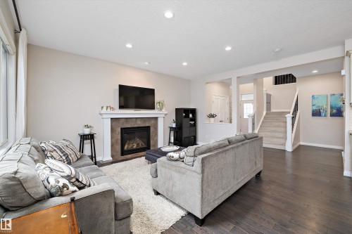 4015 Alexander Way Sw, Edmonton, AB 