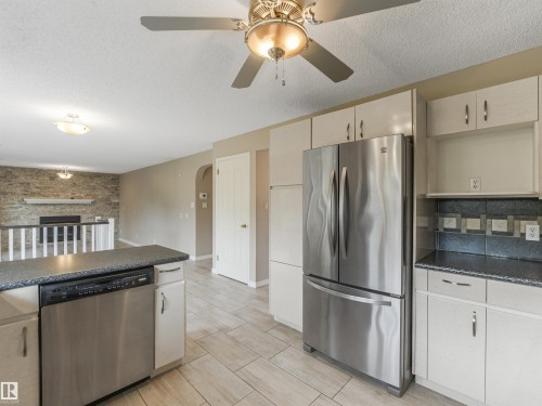 4335 47 Street Nw, Edmonton, AB - Indoor Photo Showing Kitchen