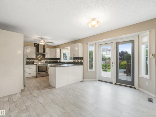 4335 47 Street Nw, Edmonton, AB - Indoor Photo Showing Kitchen