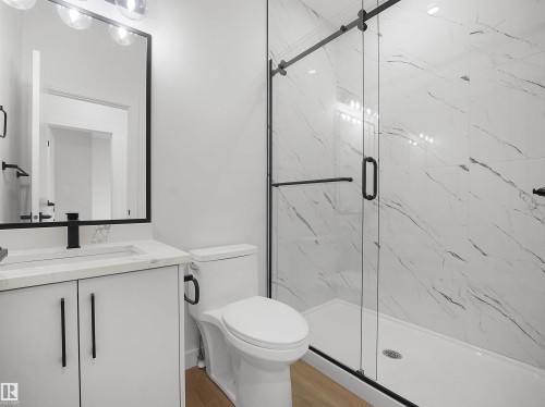 Beaumont, AB - Indoor Photo Showing Bathroom
