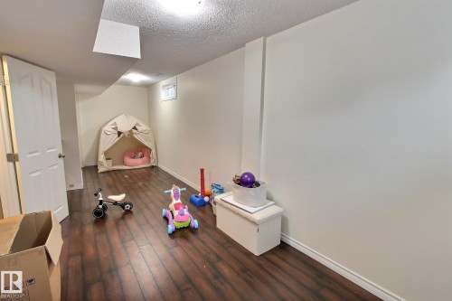 17004 100 Street Nw, Edmonton, AB - Indoor