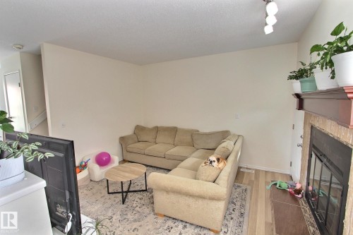 17004 100 Street Nw, Edmonton, AB - Indoor Photo Showing Living Room
