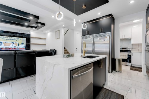 1827 17 Avenue Nw, Edmonton, AB - Indoor Photo Showing Kitchen With Upgraded Kitchen