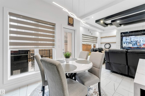 1827 17 Avenue Nw, Edmonton, AB - Indoor Photo Showing Dining Room