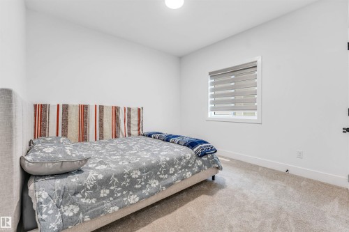 1827 17 Avenue Nw, Edmonton, AB - Indoor Photo Showing Bedroom