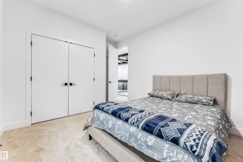 1827 17 Avenue Nw, Edmonton, AB - Indoor Photo Showing Bedroom