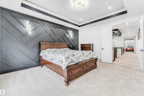 1827 17 Avenue Nw, Edmonton, AB - Indoor Photo Showing Bedroom