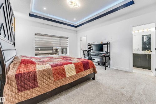 1827 17 Avenue Nw, Edmonton, AB - Indoor Photo Showing Bedroom