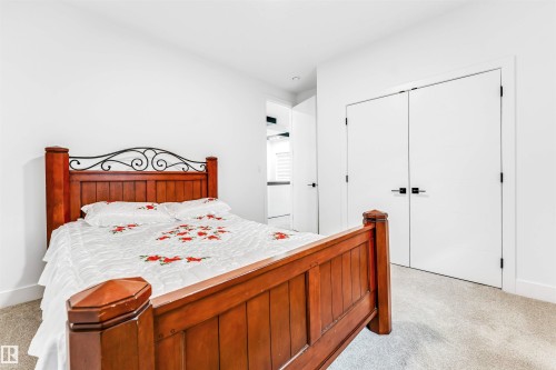 1827 17 Avenue Nw, Edmonton, AB - Indoor Photo Showing Bedroom