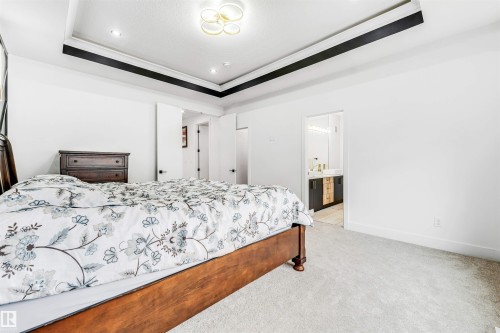 1827 17 Avenue Nw, Edmonton, AB - Indoor Photo Showing Bedroom