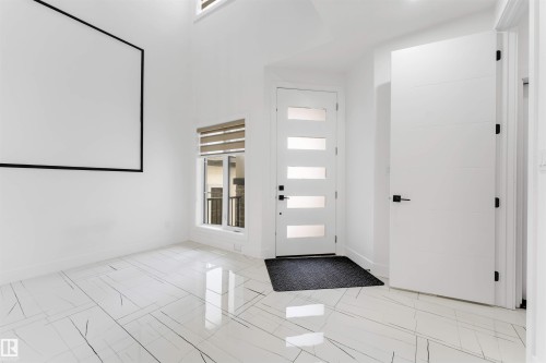 1827 17 Avenue Nw, Edmonton, AB - Indoor Photo Showing Other Room