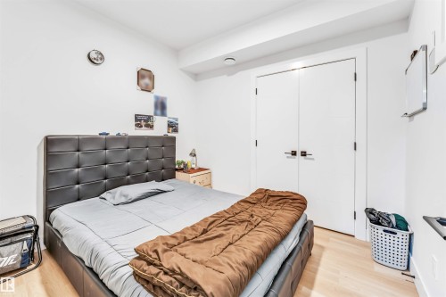 1827 17 Avenue Nw, Edmonton, AB - Indoor Photo Showing Bedroom