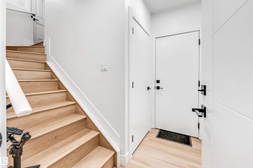1827 17 Avenue Nw, Edmonton, AB - Indoor Photo Showing Other Room