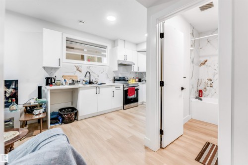 1827 17 Avenue Nw, Edmonton, AB - Indoor