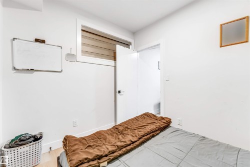 1827 17 Avenue Nw, Edmonton, AB - Indoor Photo Showing Bedroom