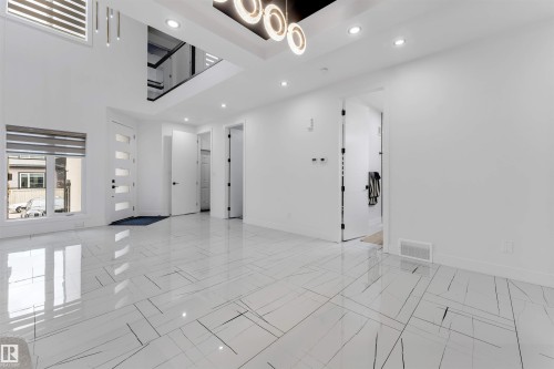 1827 17 Avenue Nw, Edmonton, AB - Indoor Photo Showing Other Room