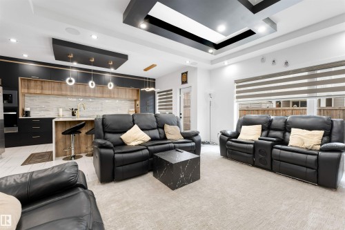 1827 17 Avenue Nw, Edmonton, AB - Indoor Photo Showing Living Room