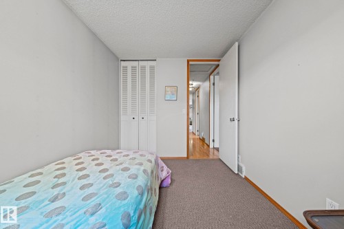 Neutral-toned walls complement the textured ceiling - 17908 92A Street Nw, Edmonton, AB - Indoor Photo Showing Bedroom