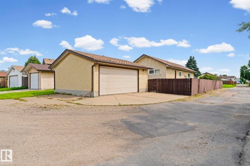 Detached garage with automatic door, stucco exterior, and asphalt shingle roof - 17908 92A Street Nw, Edmonton, AB - Outdoor