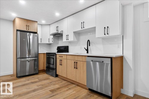 7823 148 Avenue Nw, Edmonton, AB - Indoor Photo Showing Kitchen