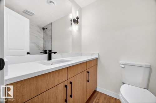 7823 148 Avenue Nw, Edmonton, AB - Indoor Photo Showing Bathroom
