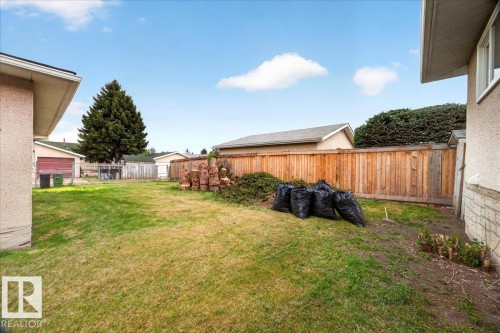 7823 148 Avenue Nw, Edmonton, AB - Outdoor
