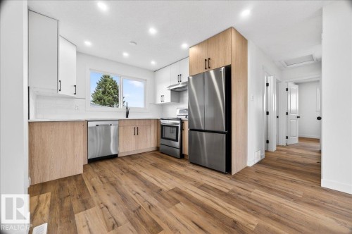 7823 148 Avenue Nw, Edmonton, AB - Indoor Photo Showing Kitchen
