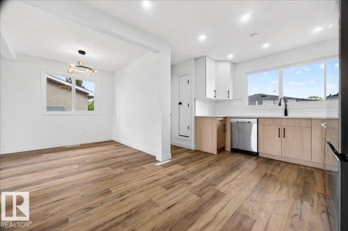 7823 148 Avenue Nw, Edmonton, AB - Indoor Photo Showing Kitchen