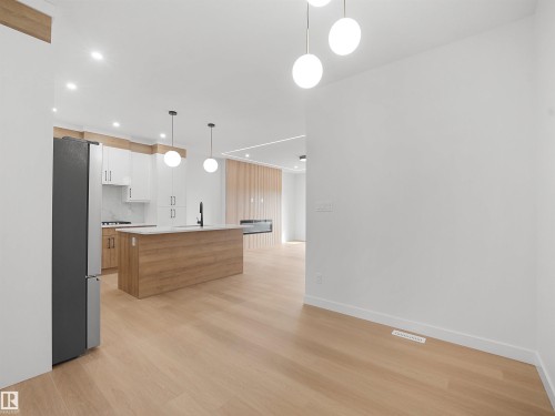 Beaumont, AB - Indoor Photo Showing Kitchen