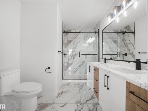 Beaumont, AB - Indoor Photo Showing Bathroom