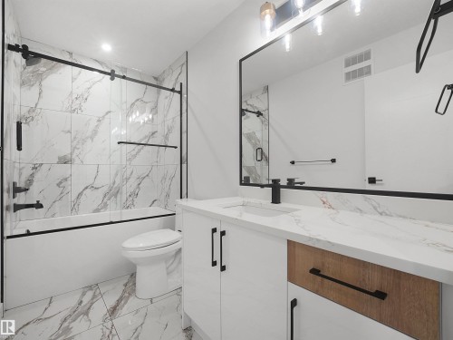 Beaumont, AB - Indoor Photo Showing Bathroom