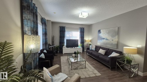 #9 804 Welsh Dr Sw, Edmonton, AB - Indoor Photo Showing Living Room