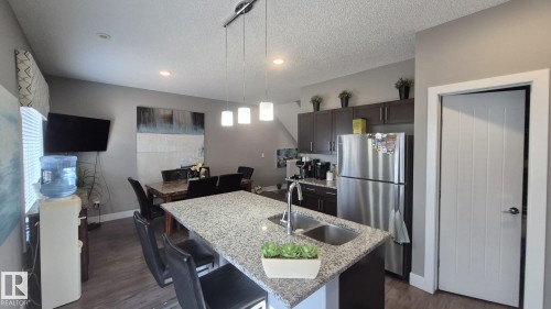 #9 804 Welsh Dr Sw, Edmonton, AB - Indoor Photo Showing Kitchen With Stainless Steel Kitchen With Double Sink With Upgraded Kitchen