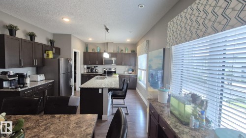 #9 804 Welsh Dr Sw, Edmonton, AB - Indoor Photo Showing Kitchen With Stainless Steel Kitchen With Double Sink With Upgraded Kitchen
