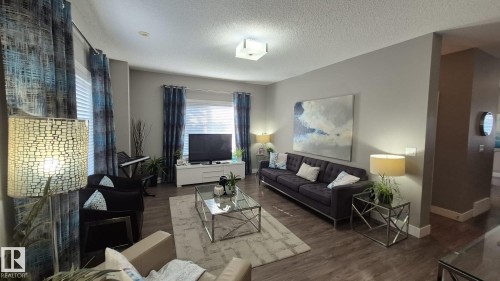#9 804 Welsh Dr Sw, Edmonton, AB - Indoor Photo Showing Living Room