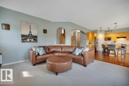 6483 Sandin Crescent Nw, Edmonton, AB - Indoor Photo Showing Living Room