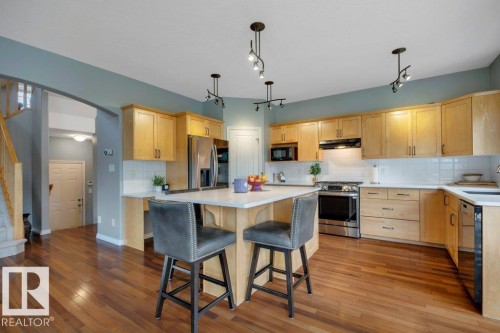 6483 Sandin Crescent Nw, Edmonton, AB - Indoor Photo Showing Kitchen