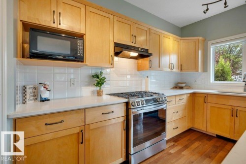 6483 Sandin Crescent Nw, Edmonton, AB - Indoor Photo Showing Kitchen