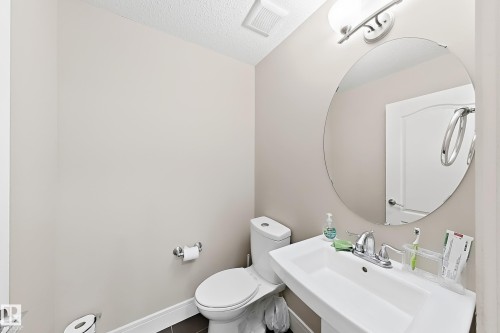 1862 32A Street Nw, Edmonton, AB - Indoor Photo Showing Bathroom