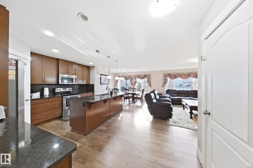 1862 32A Street Nw, Edmonton, AB - Indoor Photo Showing Kitchen