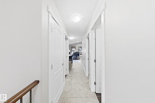 1862 32A Street Nw, Edmonton, AB - Indoor Photo Showing Other Room