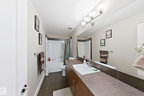 1862 32A Street Nw, Edmonton, AB - Indoor Photo Showing Bathroom
