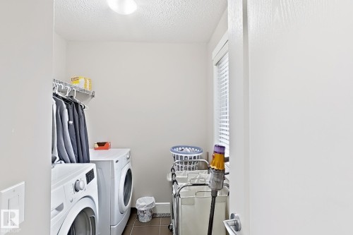 1862 32A Street Nw, Edmonton, AB - Indoor Photo Showing Laundry Room
