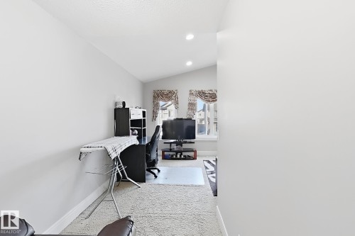 1862 32A Street Nw, Edmonton, AB - Indoor