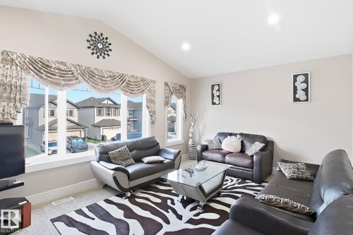 1862 32A Street Nw, Edmonton, AB - Indoor Photo Showing Living Room