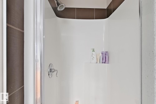 1862 32A Street Nw, Edmonton, AB - Indoor Photo Showing Bathroom
