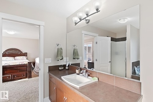 1862 32A Street Nw, Edmonton, AB - Indoor Photo Showing Bathroom
