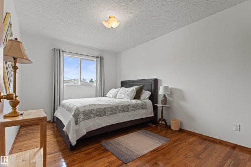Hardwood flooring, painted walls, window with blinds, and a built-in ceiling light fixture - 11139 157 Avenue Nw, Edmonton, AB - Indoor Photo Showing Bedroom
