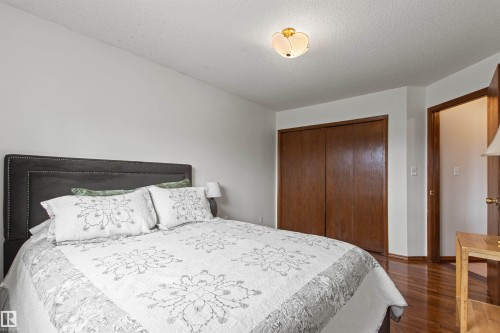 Wood-finish flooring - 11139 157 Avenue Nw, Edmonton, AB - Indoor Photo Showing Bedroom