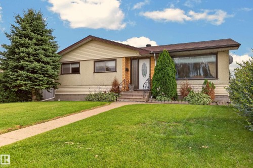 Single-story property with a low-pitch roof and a prominent front entrance - 8411 136 Avenue Nw, Edmonton, AB - Outdoor